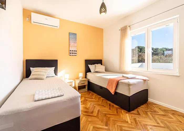 בית נופש 3 Bedroom Cozy In *