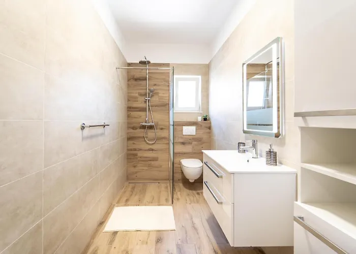 3 Bedroom Cozy In *