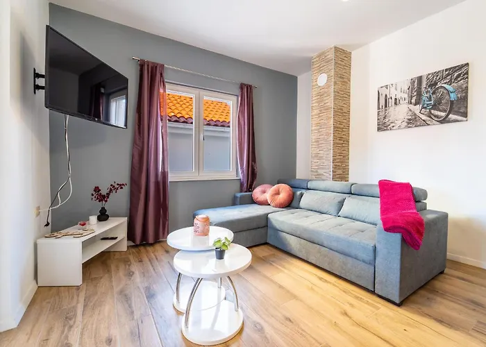 3 Bedroom Cozy In *