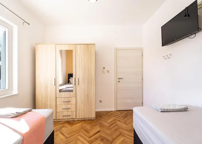 Hébergement de vacances 3 Bedroom Cozy In Biograd Na Moru