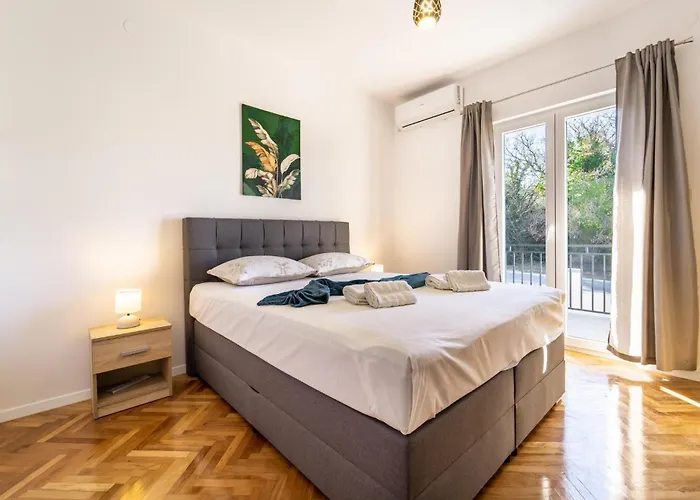 펜션 3 Bedroom Cozy In 비오그라드나모루