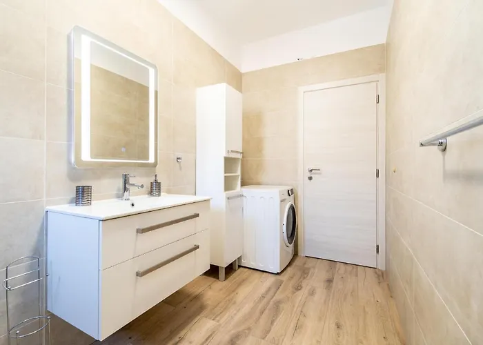 펜션 3 Bedroom Cozy In 비오그라드나모루